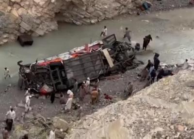 33 کشته و زخمی بر اثر سقوط اتوبوس به دره